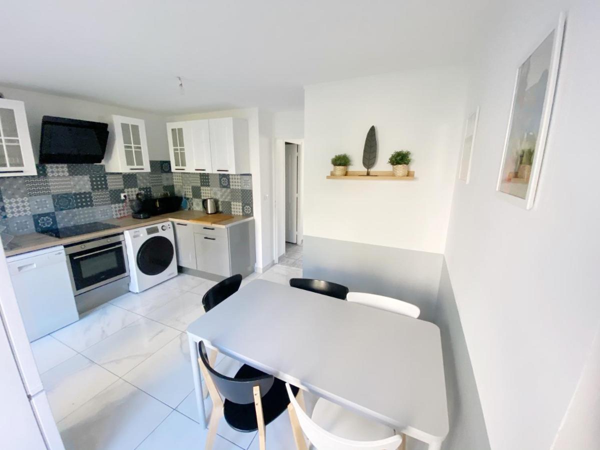 22 Chic & Cosy Grand Appart 92M2 Parking Gratuit Hypercentre Netflix Saint-Etienne  Dış mekan fotoğraf